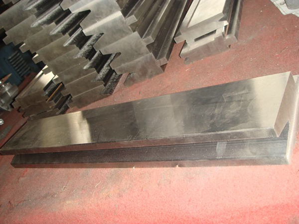 Bend lower die