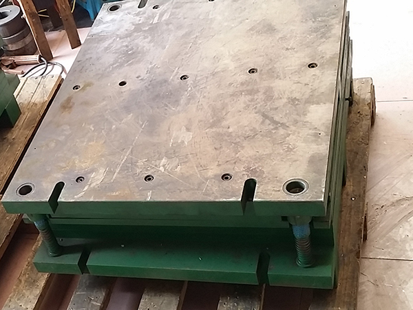 Hardware mold