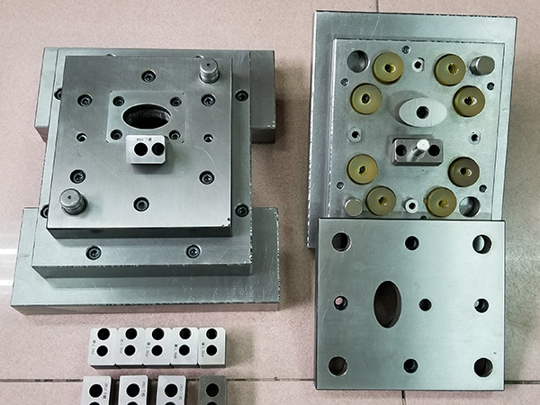 Hardware mold