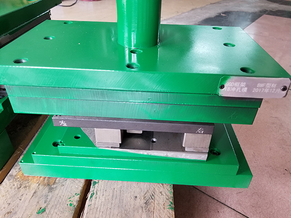 Hardware mold