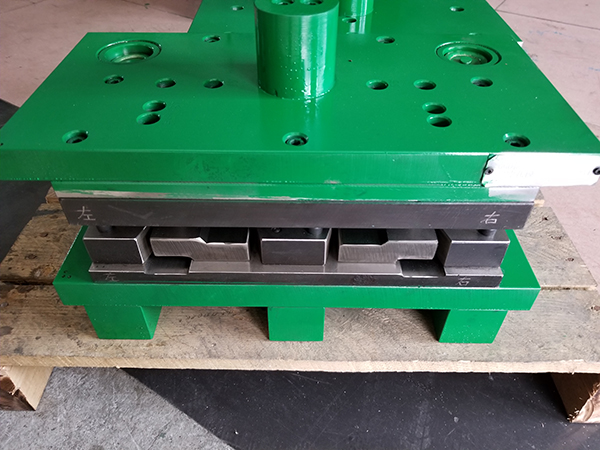 Hardware mold