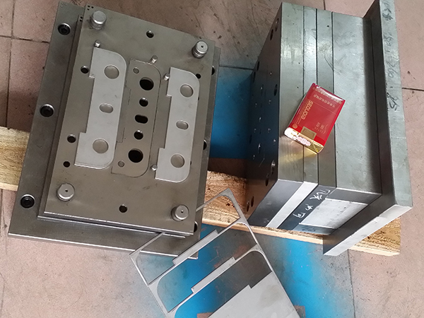 Hardware mold