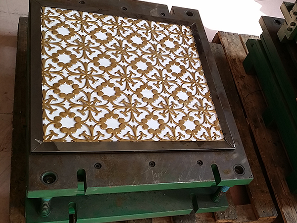 Hardware mold