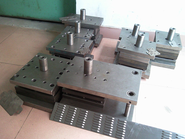 Hardware mold