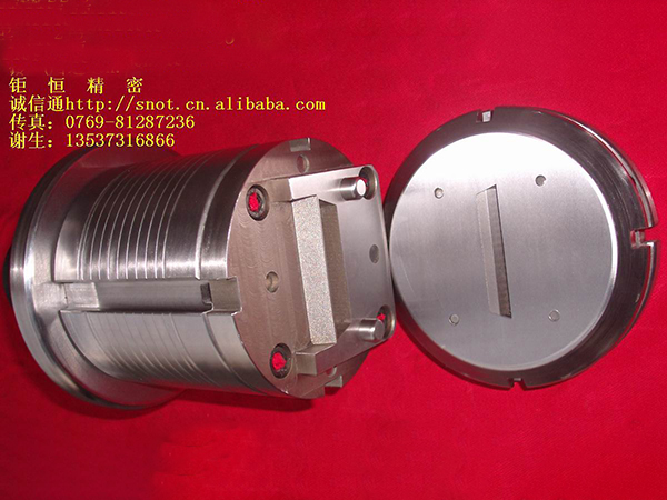 Three-opening D-station air vent