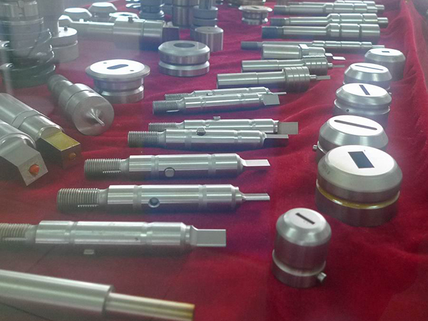 Domestic machine tool mold