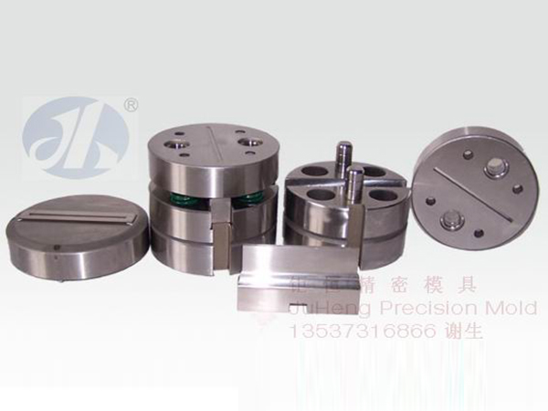 D station special-shaped cutting edge die